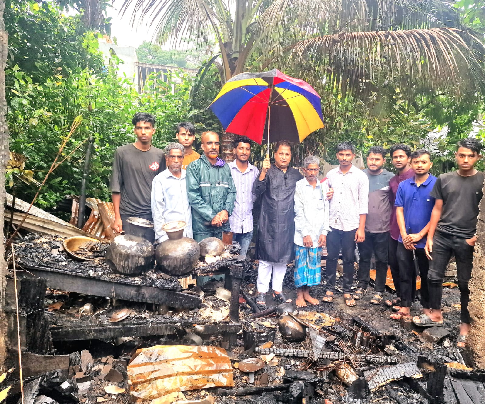 অগ্নিকাণ্ডে সর্বস্ব হারানো কৃষকের পাশে //ব্যারিস্টার মোস্তাকিম রাজা চৌধুরী