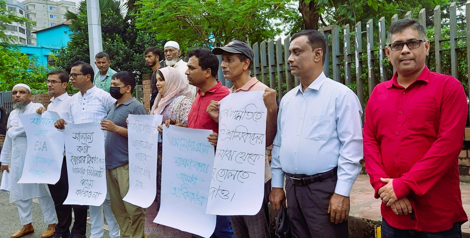 বালি মহাল ইজারা বাতিল সহ  সীমান্ত নদী জাদুকাটাকে পরিবেশ সংকটাপন্ন এলাকা ঘোষনার দাবিতে মানববন্ধন
