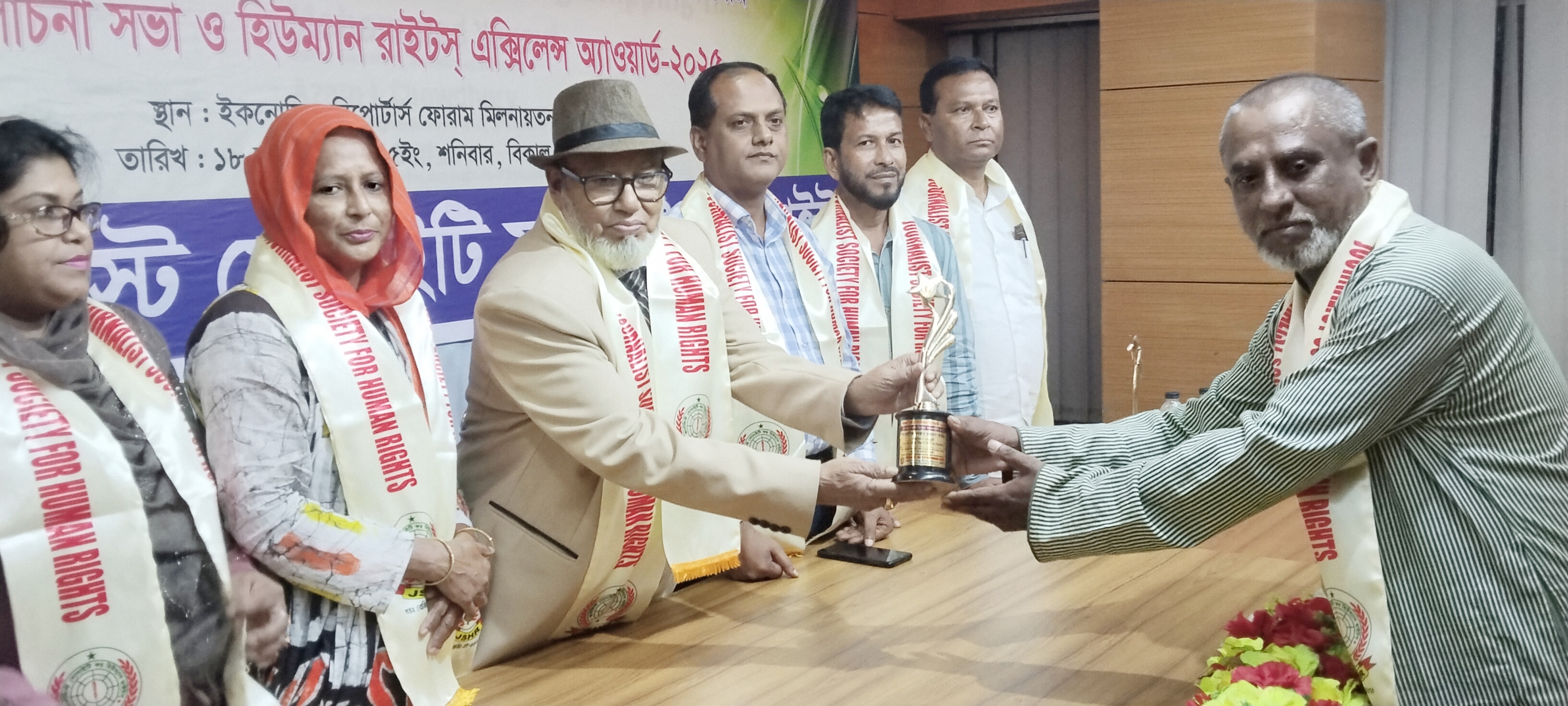 আন্তর্জাতিক মানবাধিকার অ্যাওয়ার্ড পেলেন সিলেটের  সাংবাদিক বদরুর রহমান বাবর