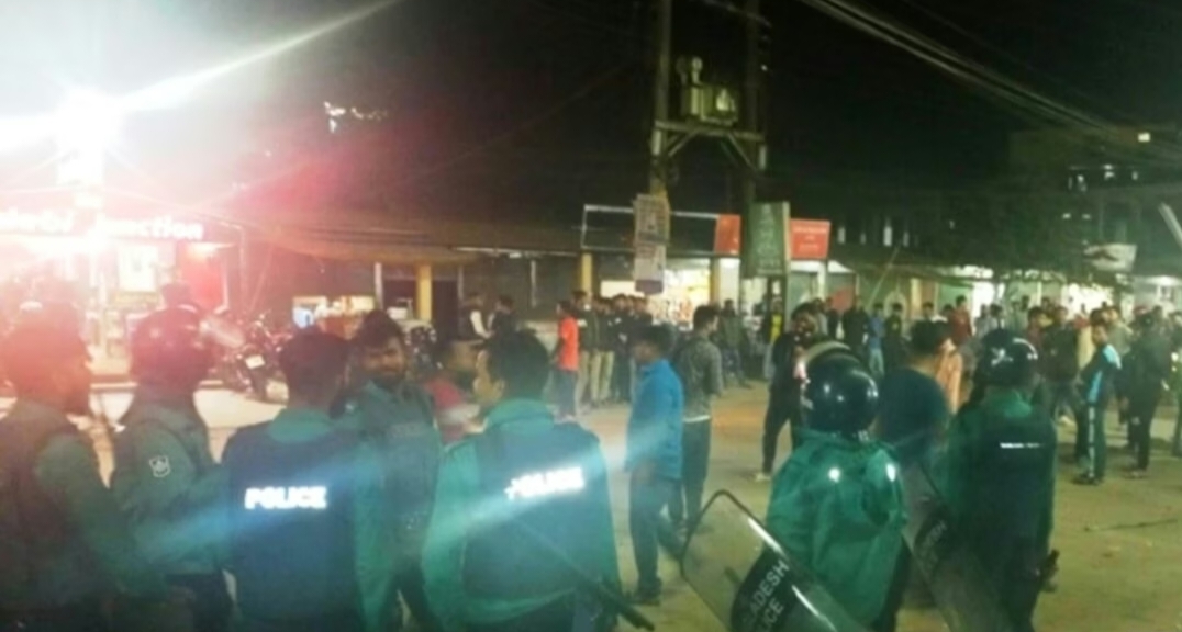 বিদেশি শিক্ষার্থীদের ইভটিজিং নিয়ে ত্রিমুখী সংঘর্ষ