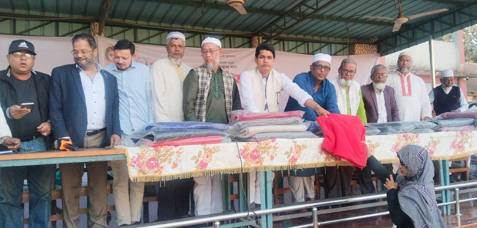 হবিগঞ্জ সমিতি সিলেটের  উদ্যোগে শীতার্ত অসচ্ছলদের মাঝে শীতবস্ত্র বিতরণ