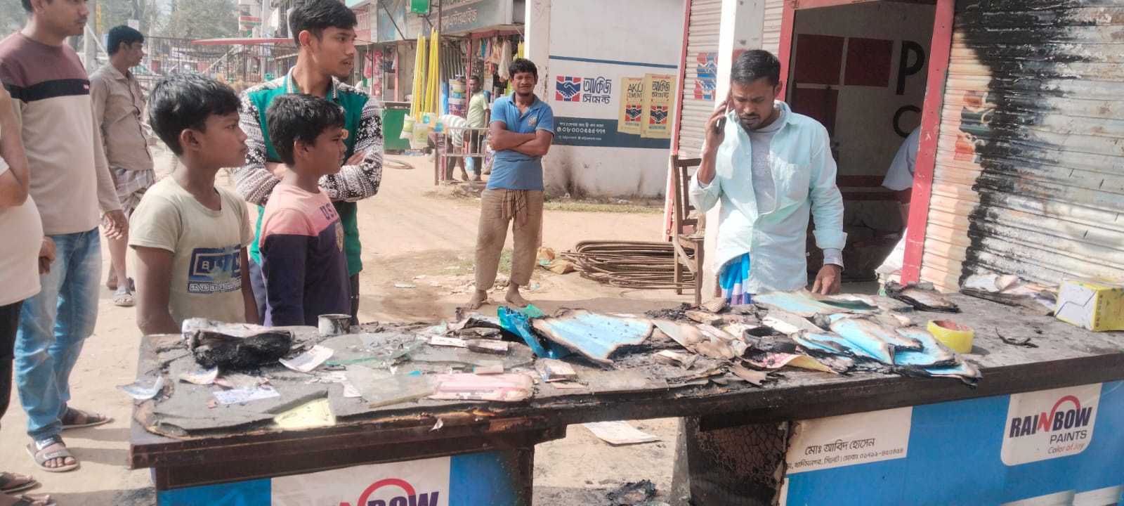 খাদিম নগর দাসপাড়া বাজারে  অগ্নিকাণ্ডে হার্ডওয়্যার দোকান পুড়ে ছাই